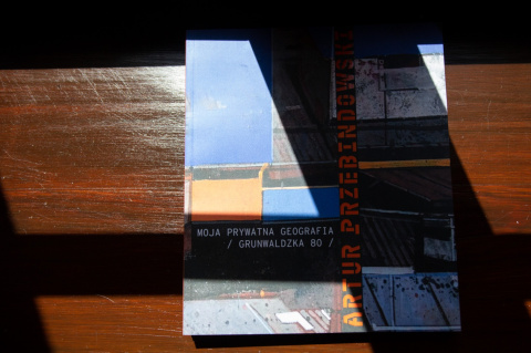 katalog do wystawy Artur Przebindowski MOJA PRYWATNA GEOGRAFIA / GRUNWALDZKA 80.